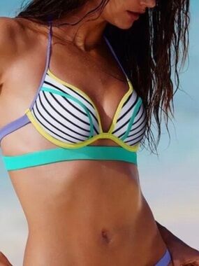 Victorias Secret "The Hottie Halter" bikini top size 32A padded surf beach pool